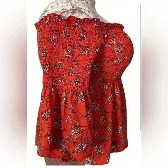 lily White Floral Red Women's top (443) - Picture 4 of 11